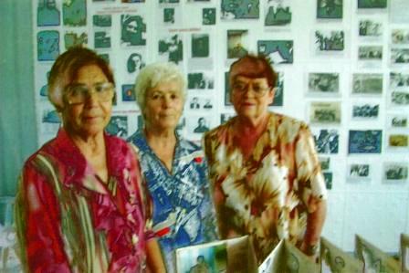 9 августа 2005 г. В гостях дочери Валькова Константина Матвеевича (Валентина и Алла Константиновны) - воина, погибшего в годы войны с Японией на Дальнем Востоке (август 1945 г.), похоронен на братском клабдище в с. Фадеевка. 9 августа 2005 г. В гостях дочери Валькова Константина Матвеевича (Валентина и Алла Константиновны) - воина, погибшего в годы войны с Японией на Дальнем Востоке (август 1945 г.), похоронен на братском клабдище в с. Фадеевка.
